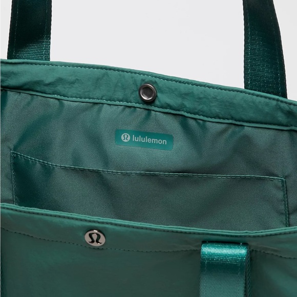 Lululemon Daily Multi-Pocket Tote Bag 20L- Deep Marina - Picture 5 of 5